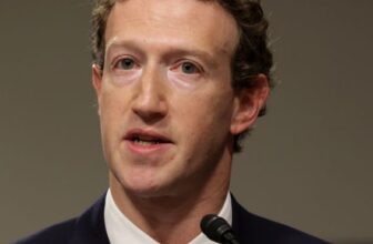 Mark Zuckerberg là ai? Tiểu sử, sự nghiệp và tham vọng xây dựng vũ trụ ảo Meta