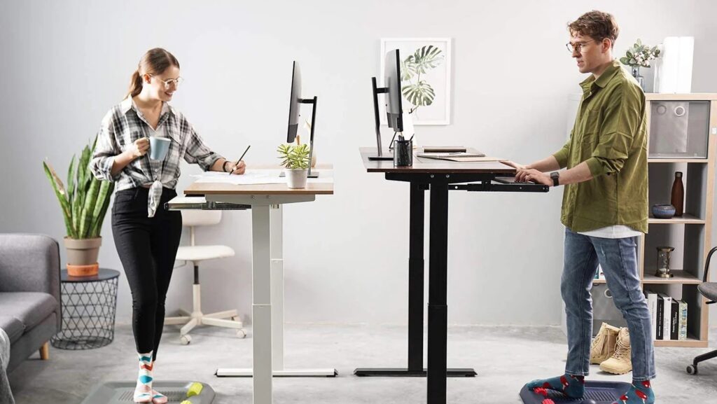 đứng khi làm việc giúp hỗ trợ kiểm soát cân nặng và Giảm nguy cơ mắc bệnh tim mạch