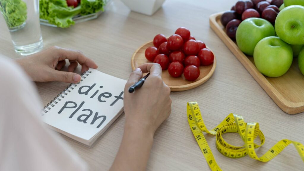 để giảm cân hiệu quả cần chế độ ăn uống hợp lý